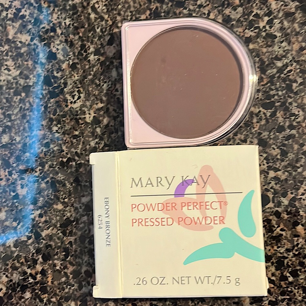 Mary Kay Powder Perfect Pressed Powder, Ebony Bronze, NEW, Discontinued, HTF